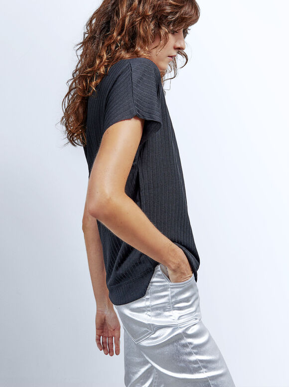 Camiseta feita com materiais reciclados - Preta