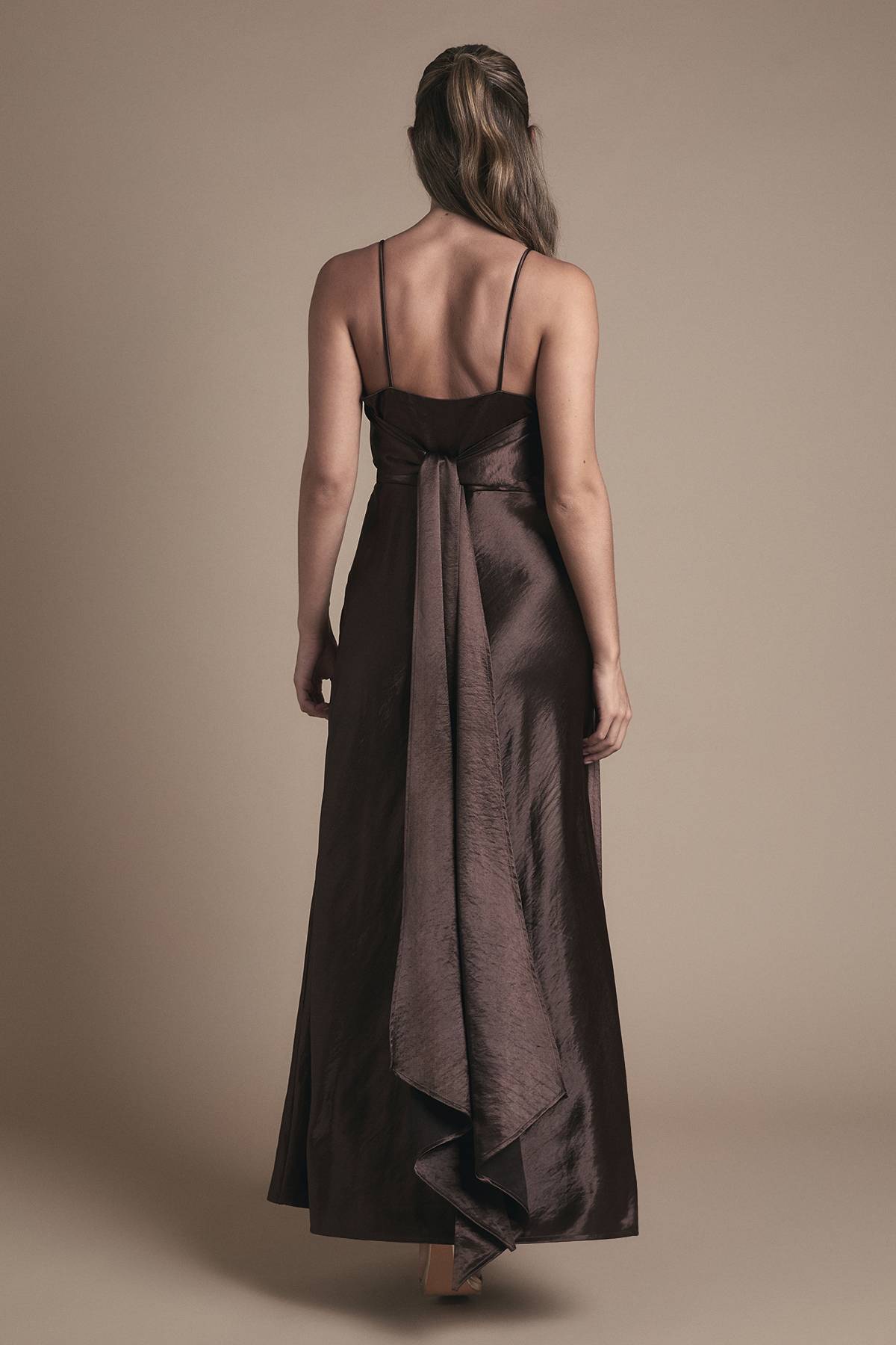 Coast Robe Longue de Demoiselle d'Honneur en Satin avec Détail Noué au Dos