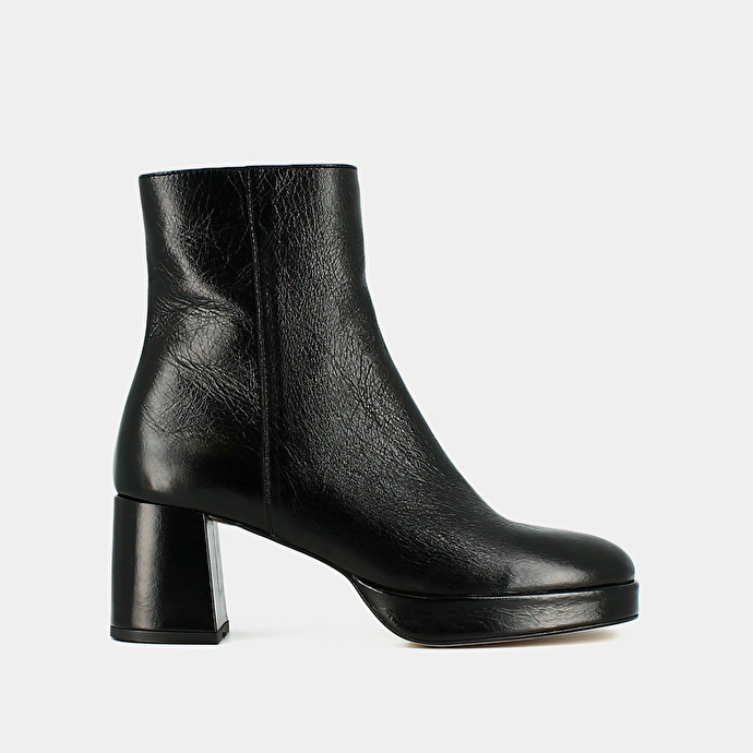 Bottines à bouts carrés  en cuir vieilli noir