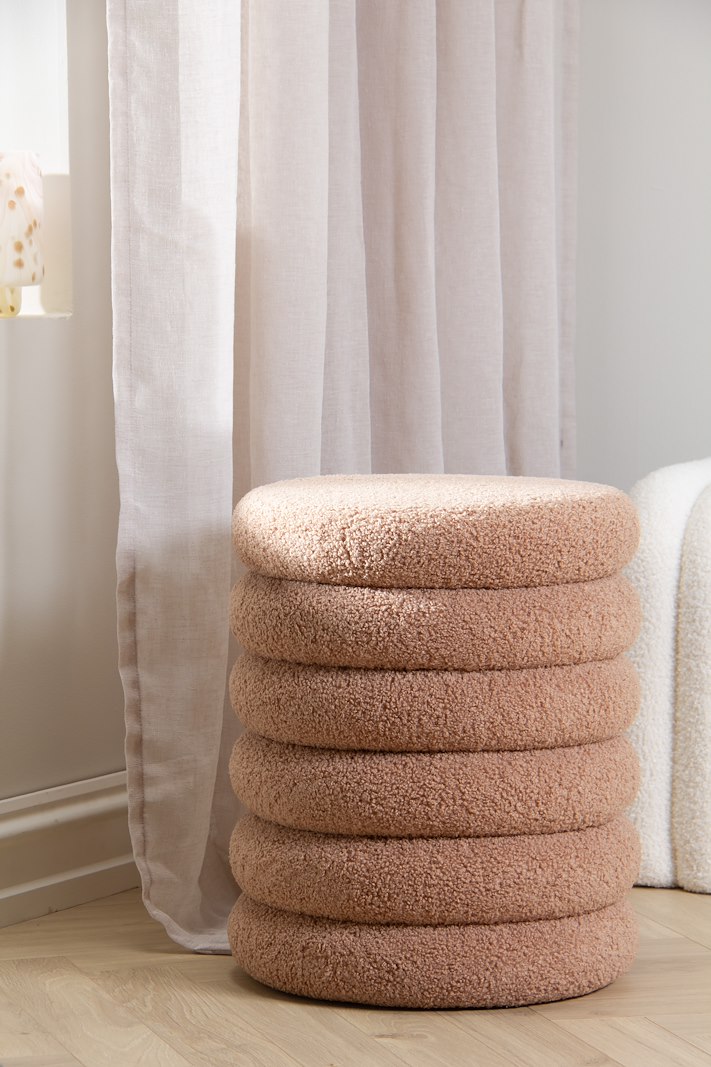 Rille puff Med oppbevaring. H43cm, i teddy tekstil