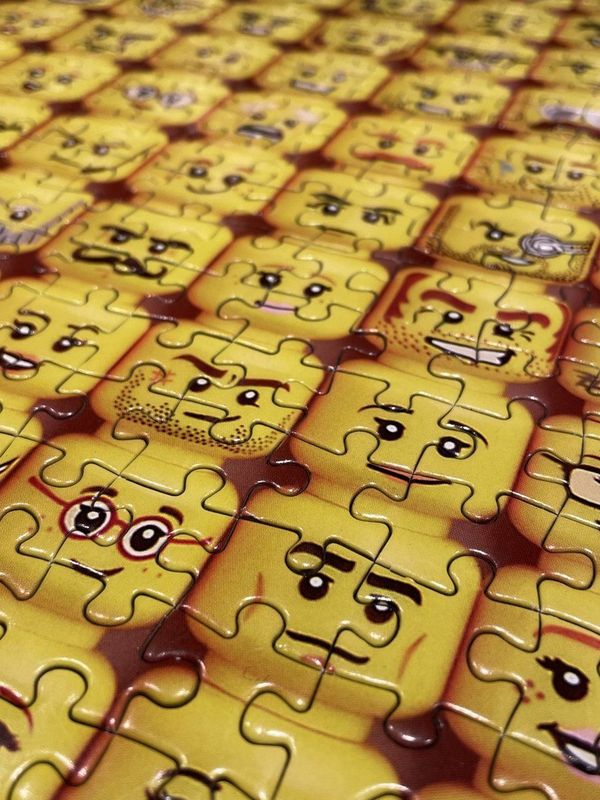 Fantasierijke Lego Minifigure Faces Puzzel (1000 stukjes)