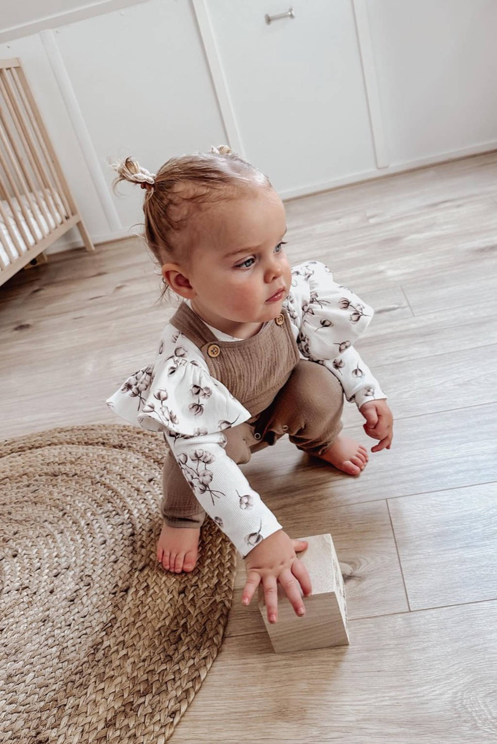 Babystyling romper rmet ruches offwhite/grijsbruin