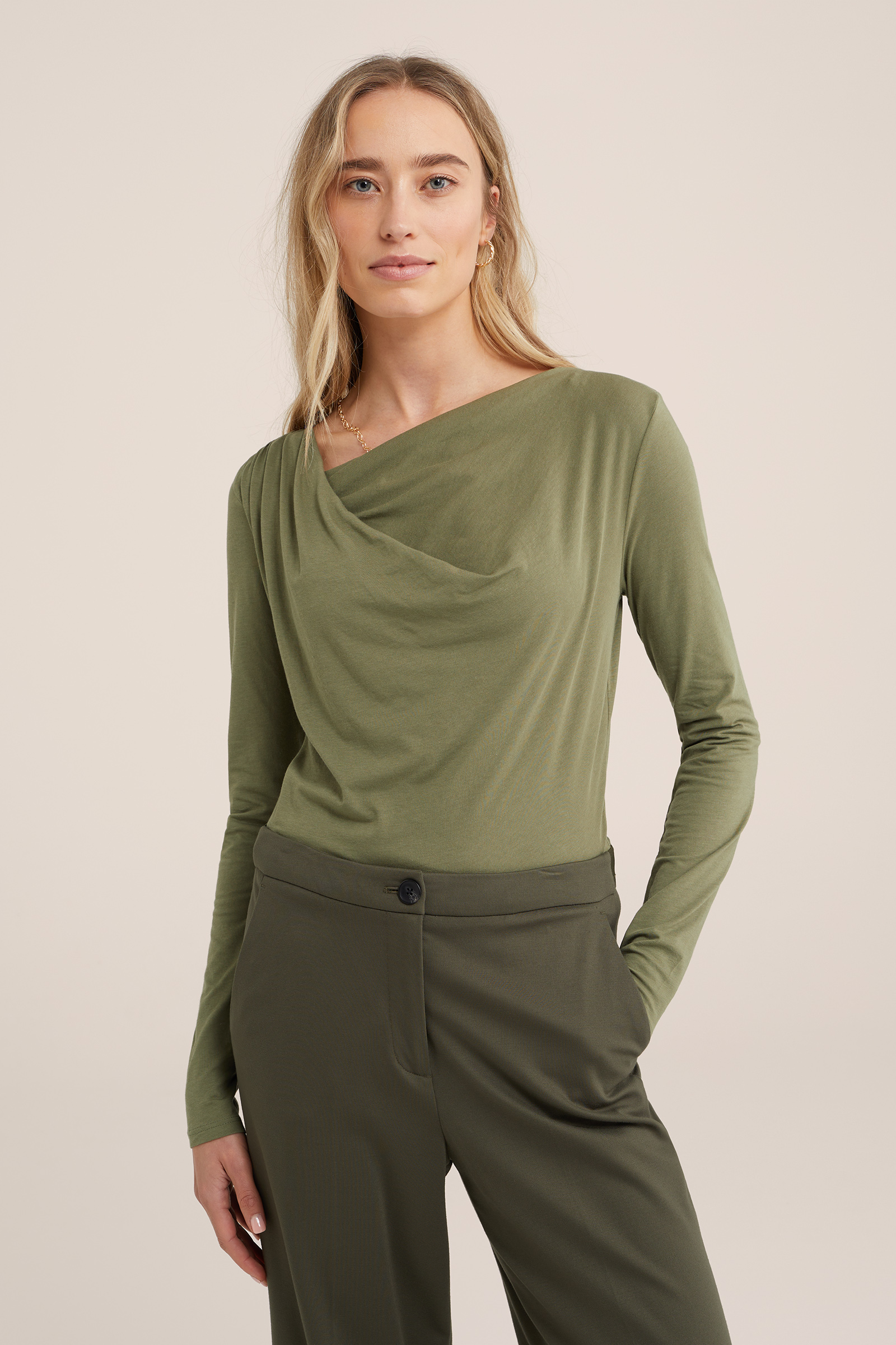 T-shirt met gedrapeerde hals WE Fashion Olijfgroen
