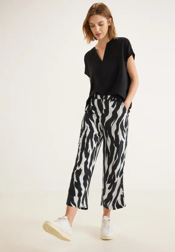 Loose Fit Hose mit Ikatprint - Black