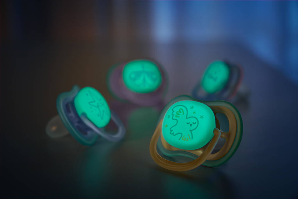 Schattige spenen met glow in the darkfopspeen 6-18M 2 stuks SCF085/70