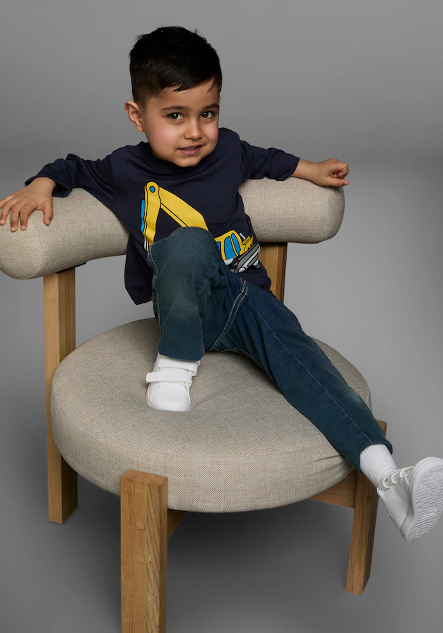 KIDSWORLD Langarmshirt »HUND MIT BAGGER« Langarm,  Basic-Passform,  mit stylischem Druck,  Rundhalsausschnitt