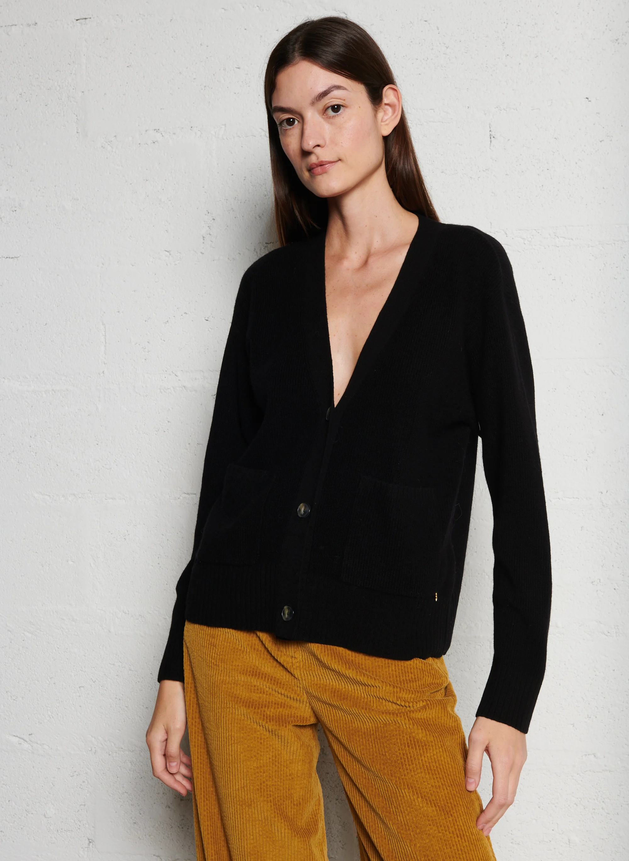 ARTIMUS - Gilet col V en laine | Noir