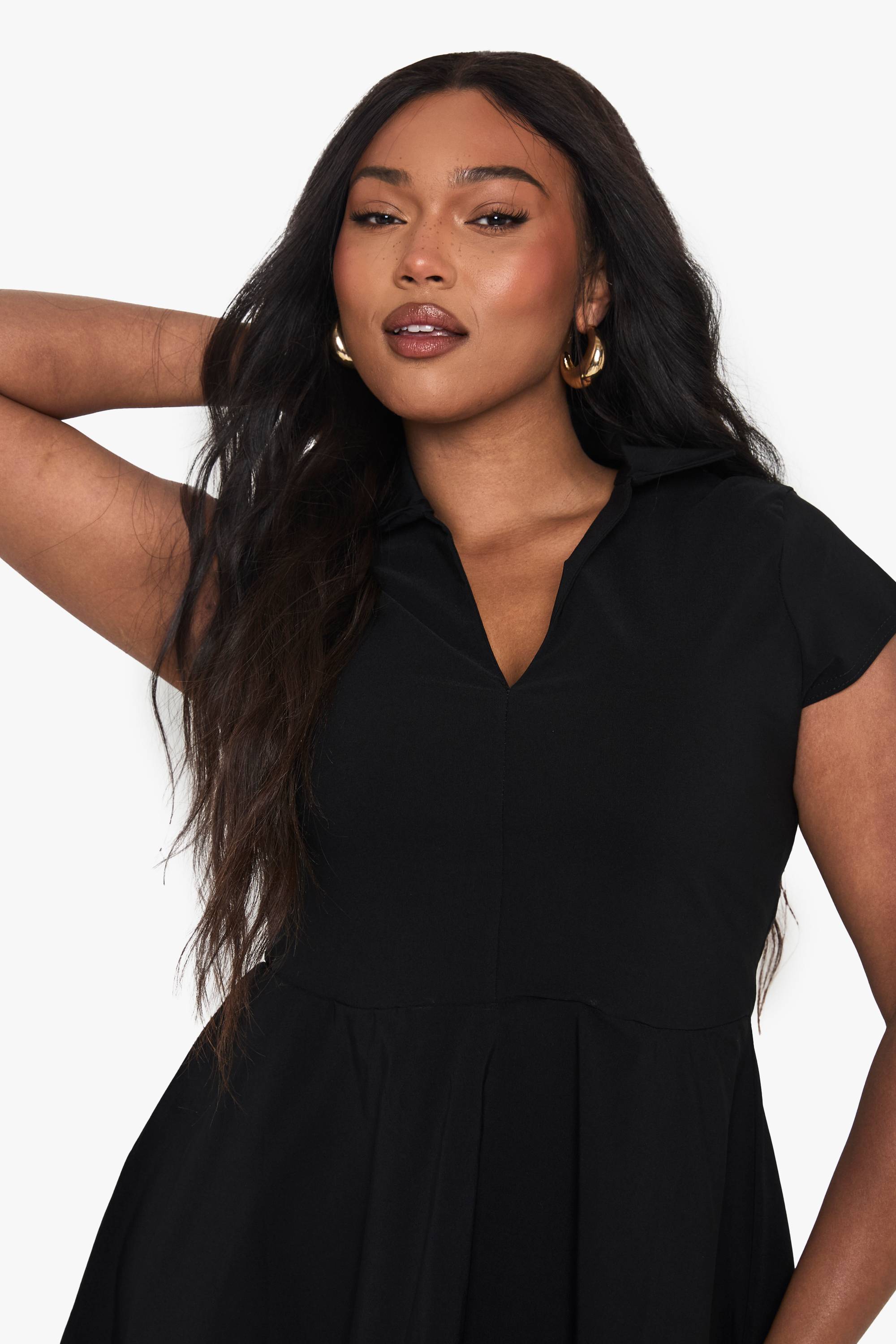 boohoo Robe Mini Skater Ajustée à Col Montant