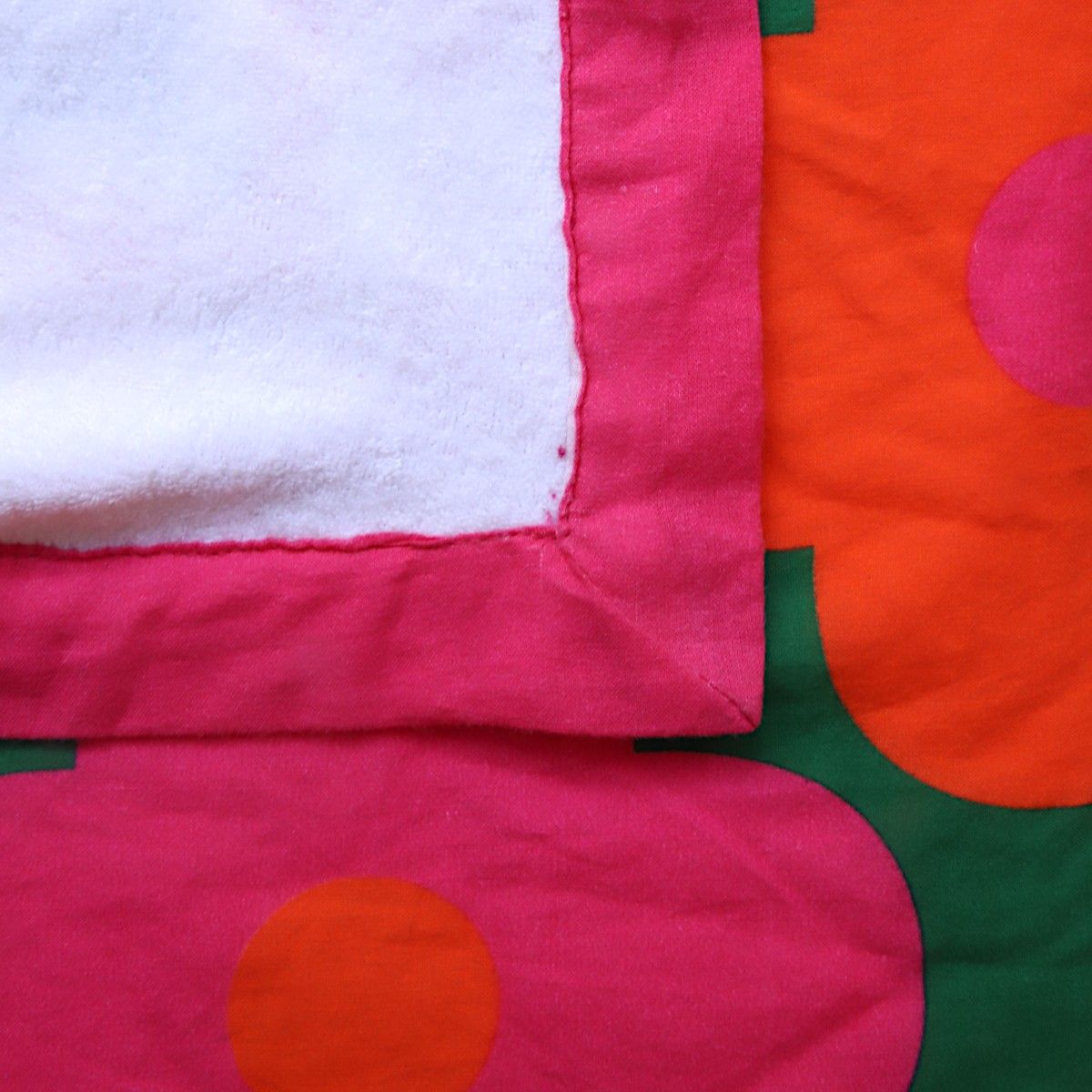 Fouta éponge à fleurs rose et orange - Copacabana party ! Jolie saison