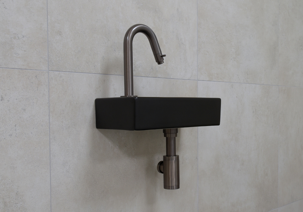 Mueller Mini Rhea fonteinset zwart met gebogen fonteinkraan links in kleur oud ijzer