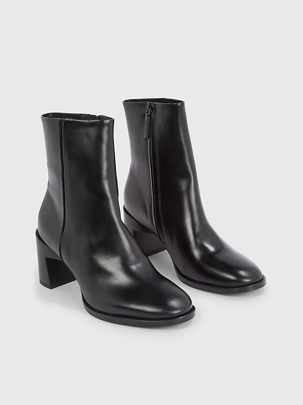 Botas de tornozelo de couro com salto
