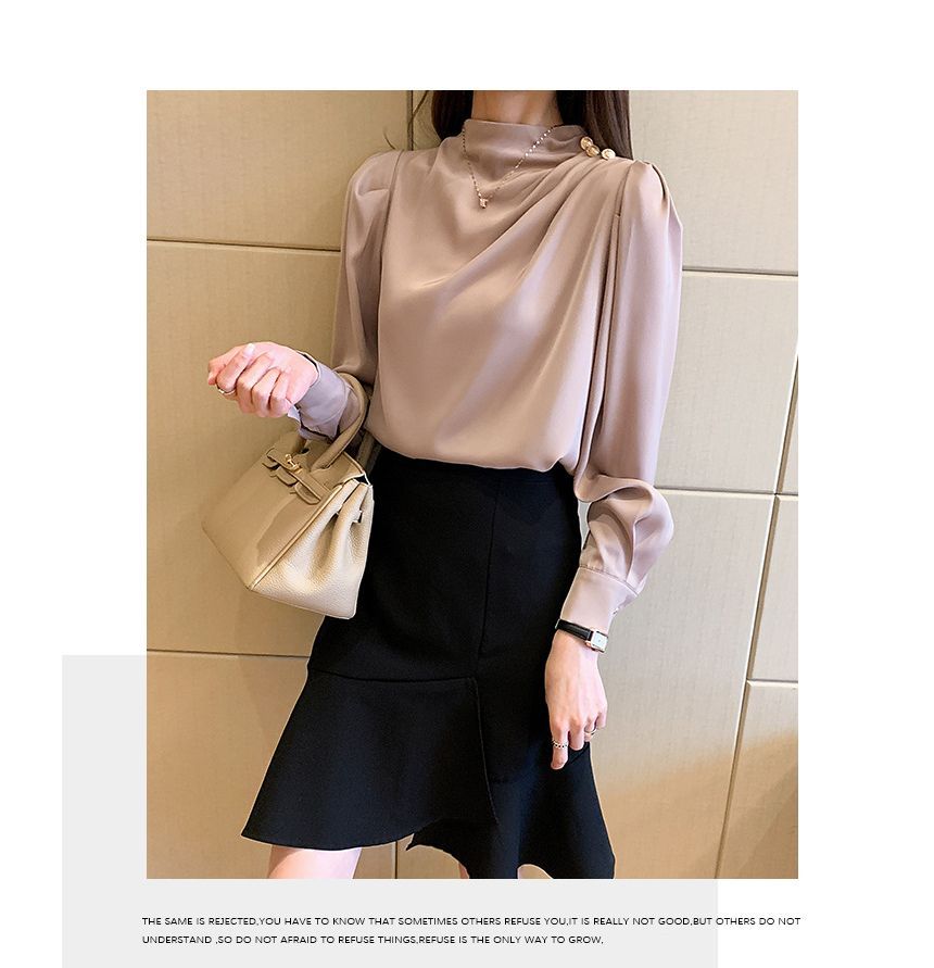 Aurora - Blouse met lange mouwen en mockneck, effen gerimpeld en knoopjes