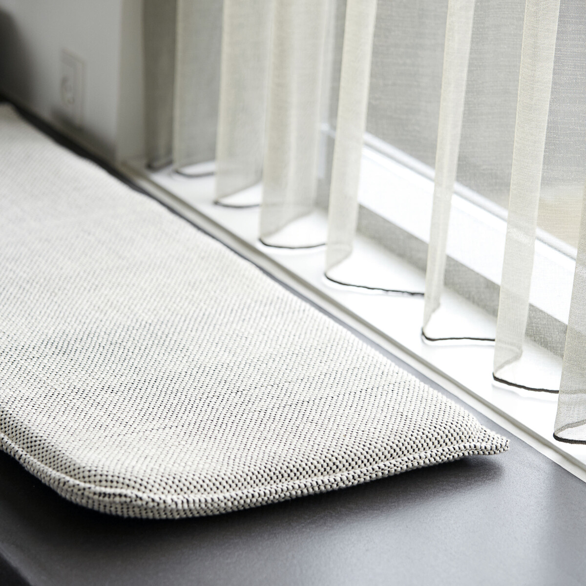 House Doctor - Hynde Til Sofa - Cuun - Sort Og Hvid - 48X117 CM