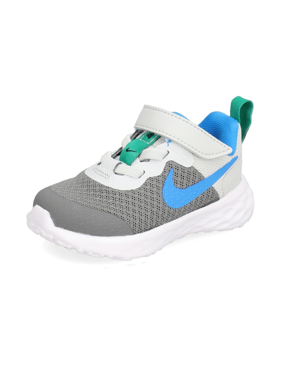 Nike Revolution 6