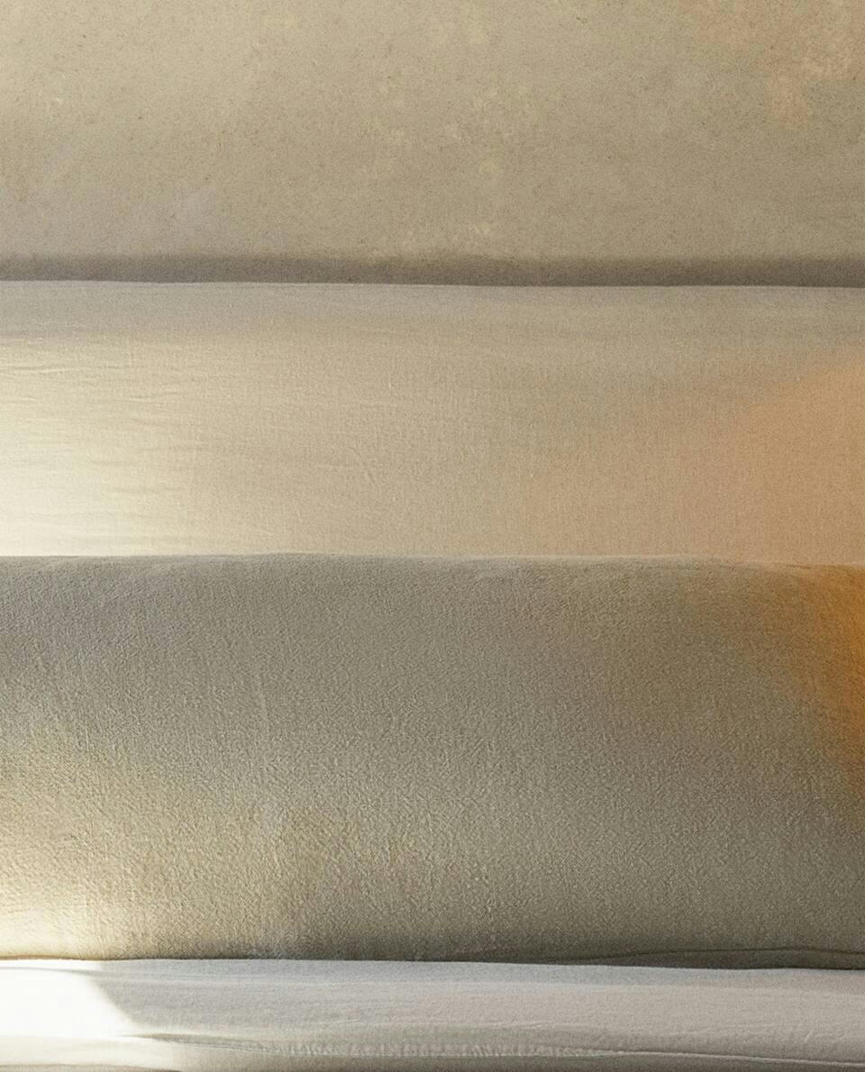 CAPA DE ALMOFADA EM LINHO LAVADO