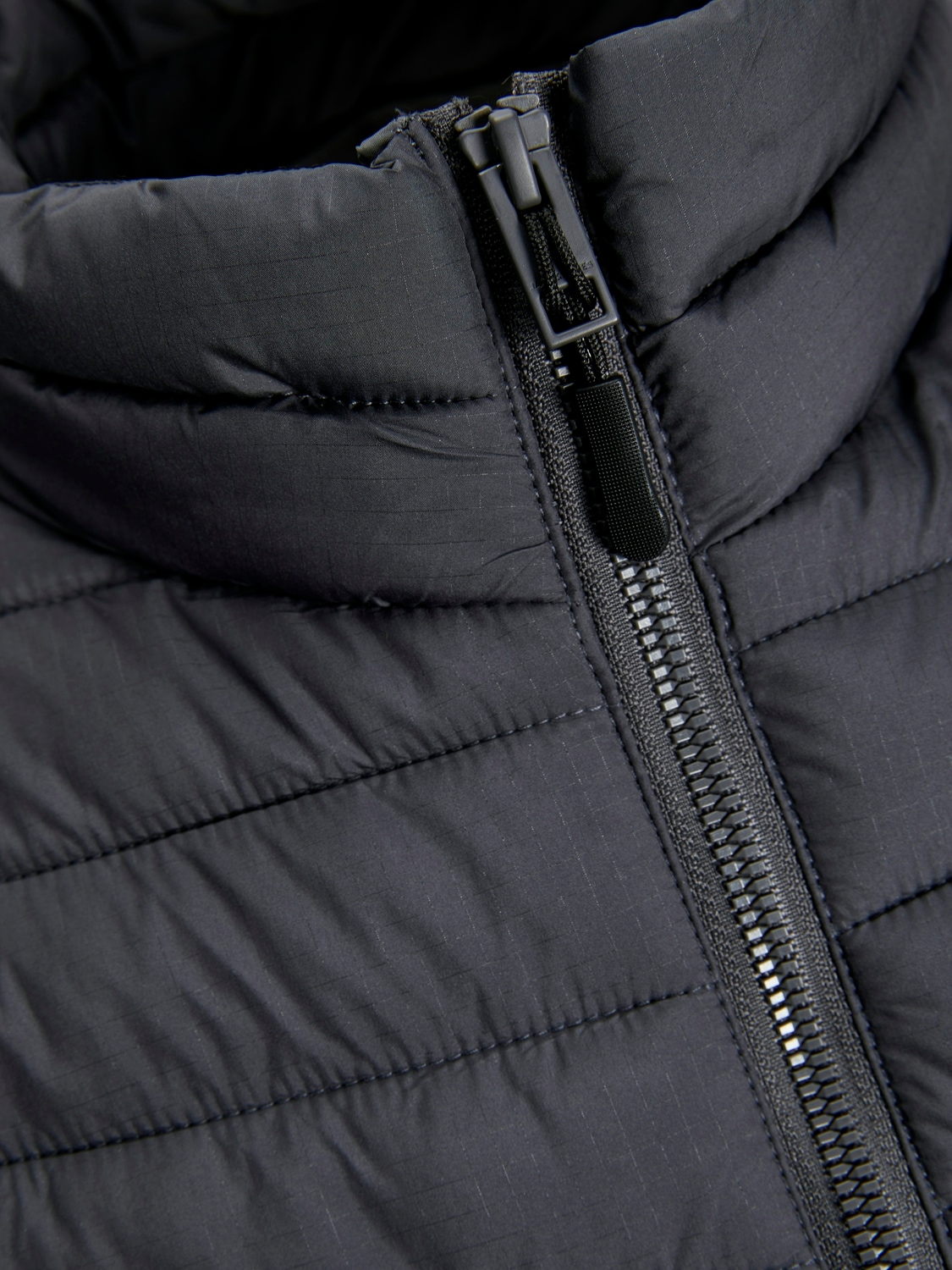 Jack & Jones Steppweste »JJESTATE  Praktische Weste mit Beutel, ideal für unterwegs«, unifarben, modisch, regular fit, Polyester