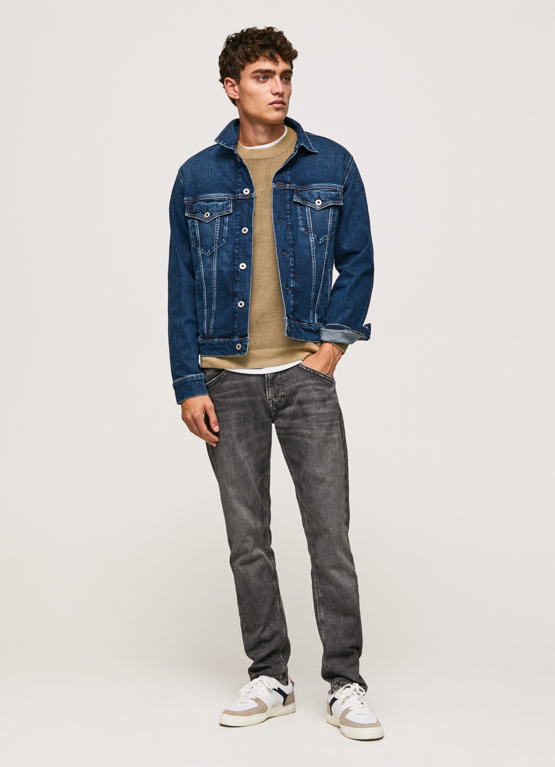 Calça jeans estilo esportivo com cintura regular - jeans