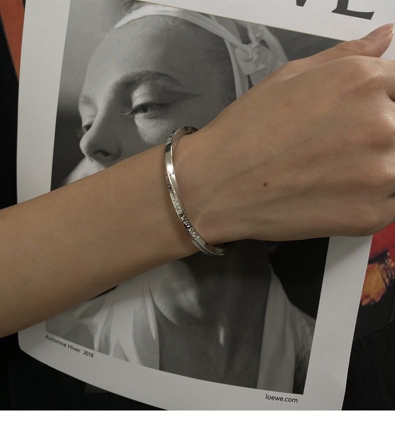 Lilafey - Lettering gegraveerde open armband