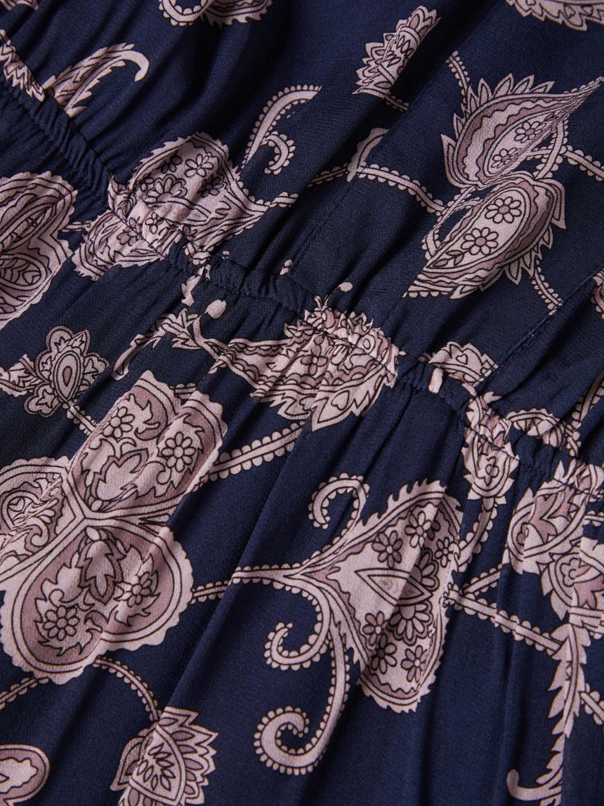 Vestido com manga morcego curta
