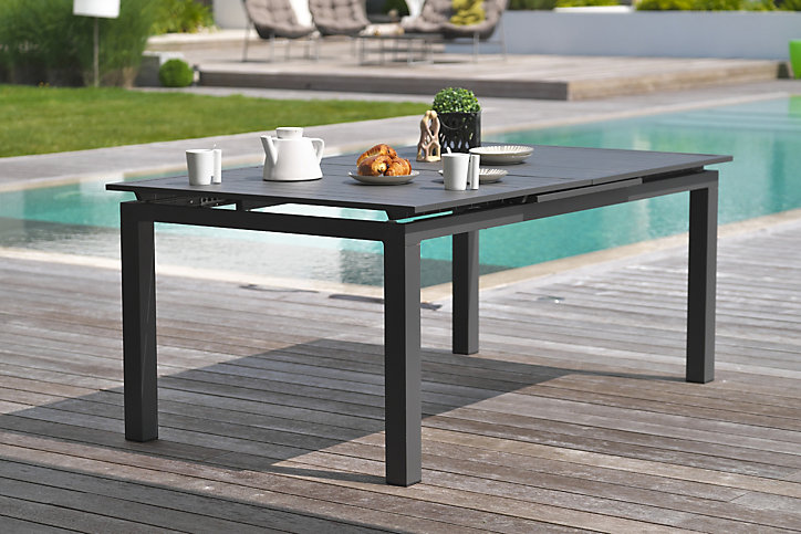 Table de jardin extensible Miami en aluminium coloris gris anthracite L.180/240 x l.100 x H.77 cm