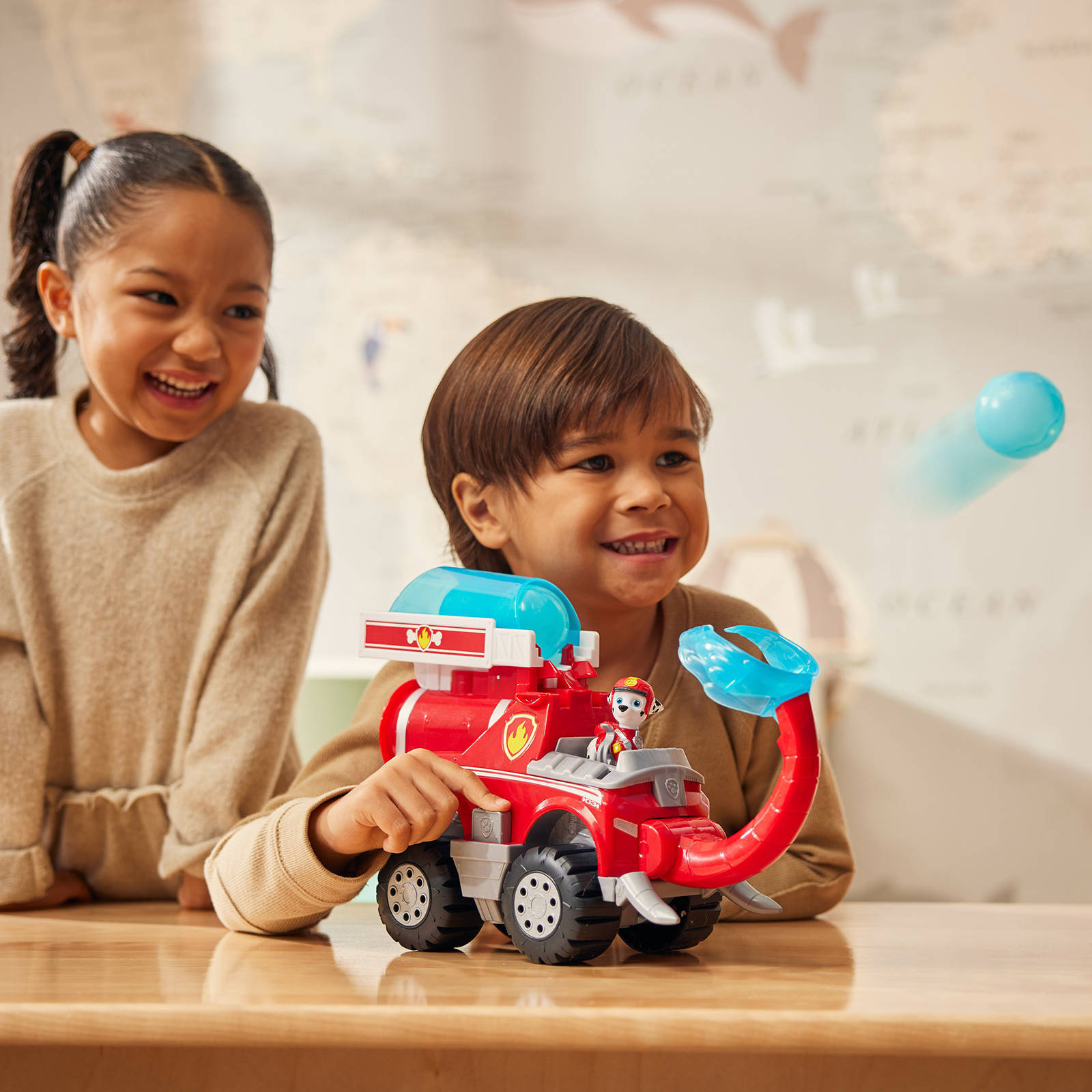 Paw Patrol Jungle Pups Marshall's Olifant brandweerwagen met projectielwerper