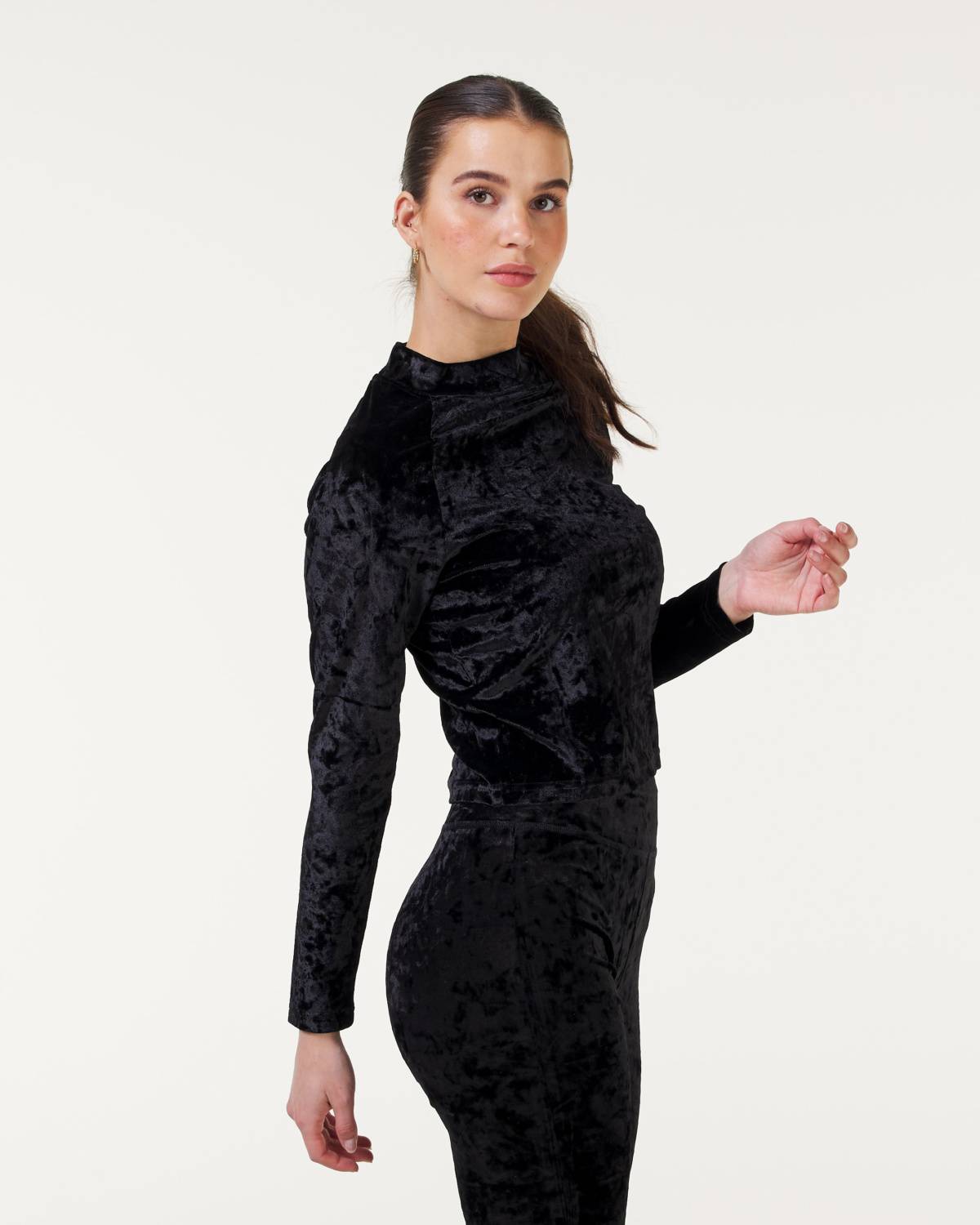 Bumpro Crush Velvet Turtleneck Black
