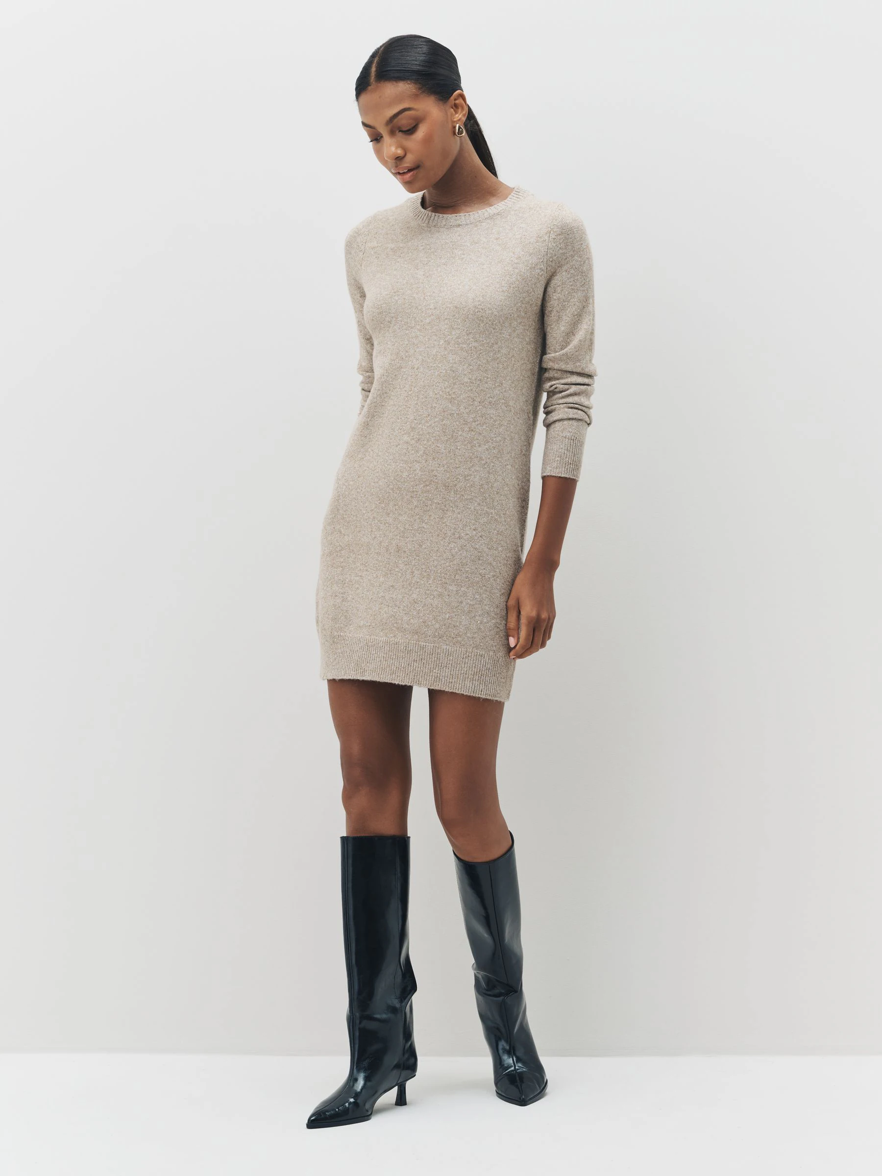 Natuurlijk - VERO MODA zacht aanvoelende gebreide trui-jurk met ronde hals