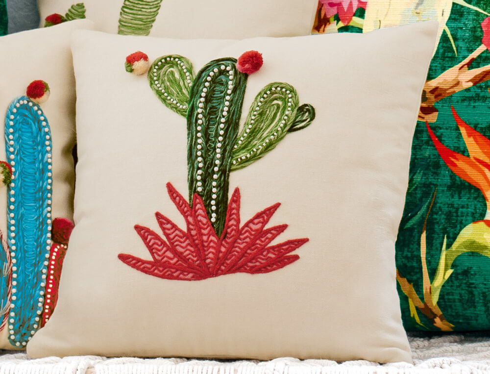 Coussin brodé cactus-Destination tropicale
