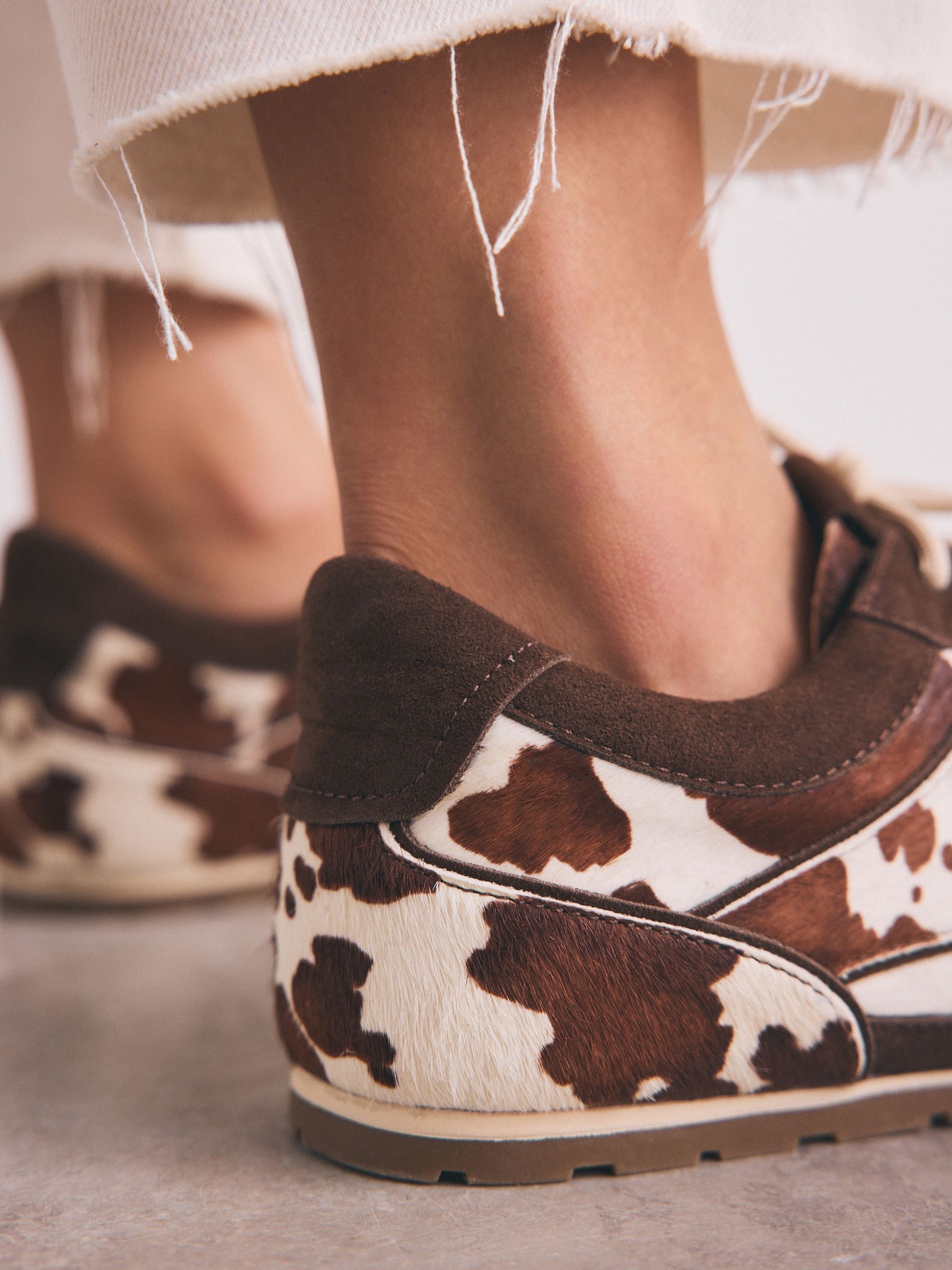 Koeienprint - Slim Premium Leren Trainers met Vetersluiting
