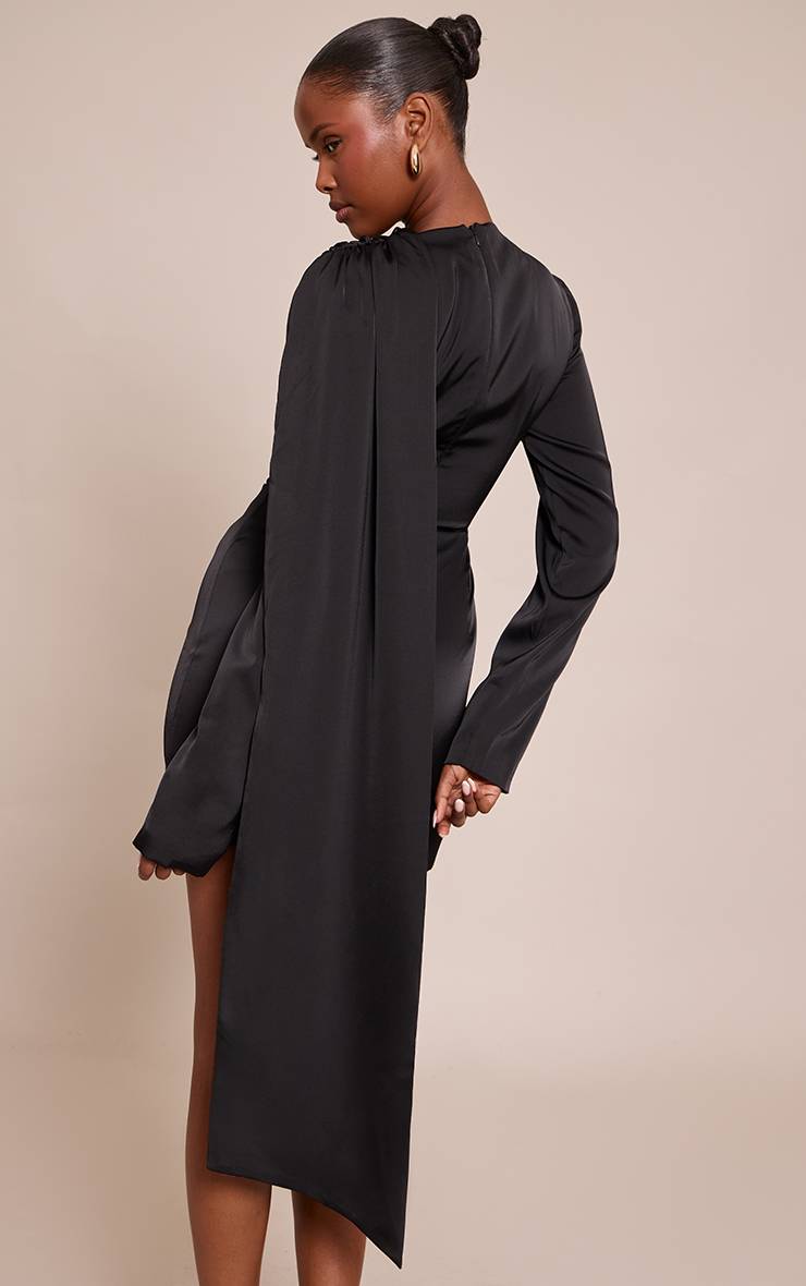 Noir Robe Courte Satinée À Manches Longues Avec Détail Foulard