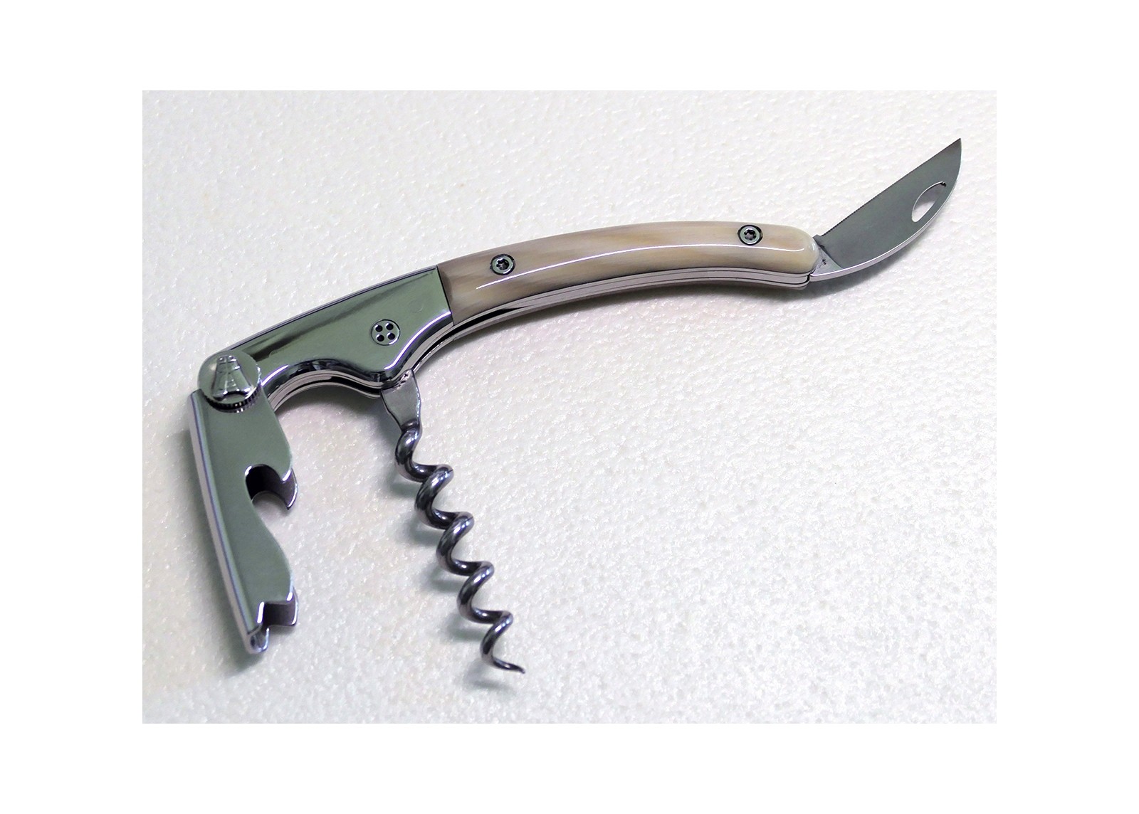 Sommelier Laguiole avec un manche en Corne Blonde et mitre inox