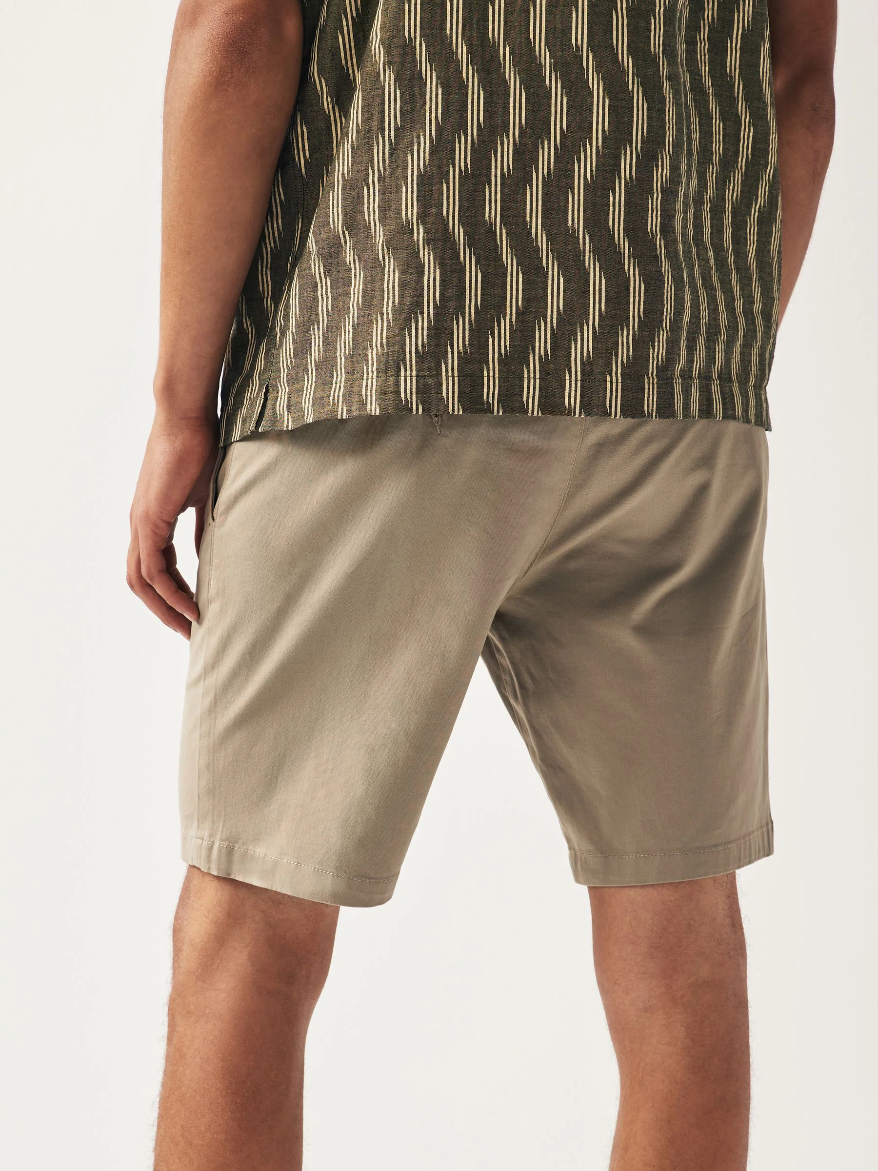 Pastelgeel - Relaxed fit - Chinoshort met stretch