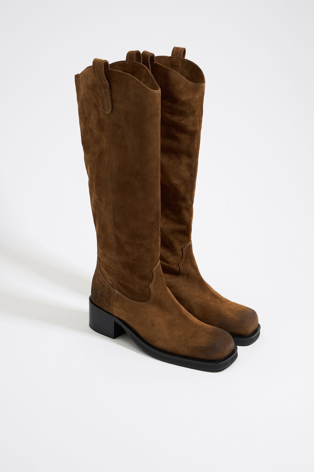 Bota de cowboy gaúcha em camurça cor camelo