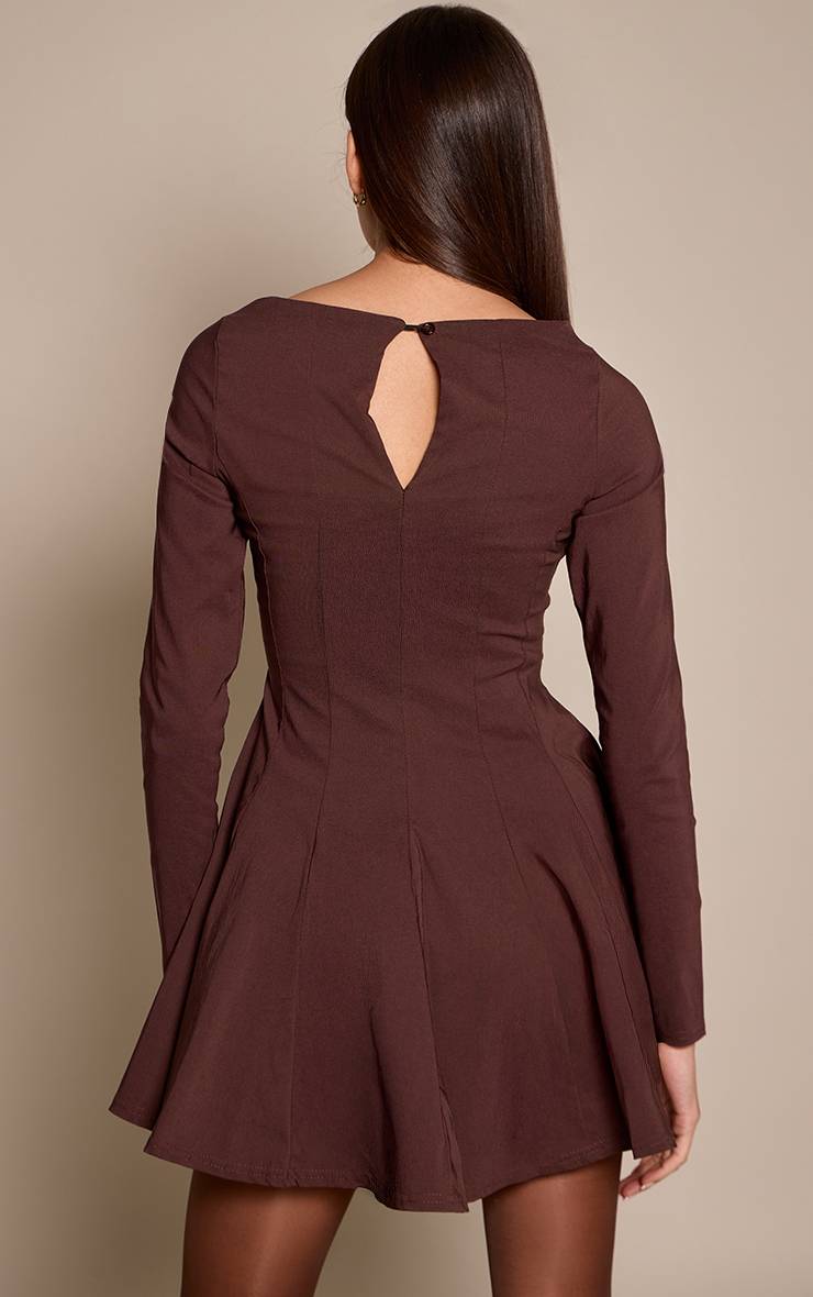 Chocolat Robe Droite Plissée À Manches Longues Et Col Bateau En Tissu Extensible