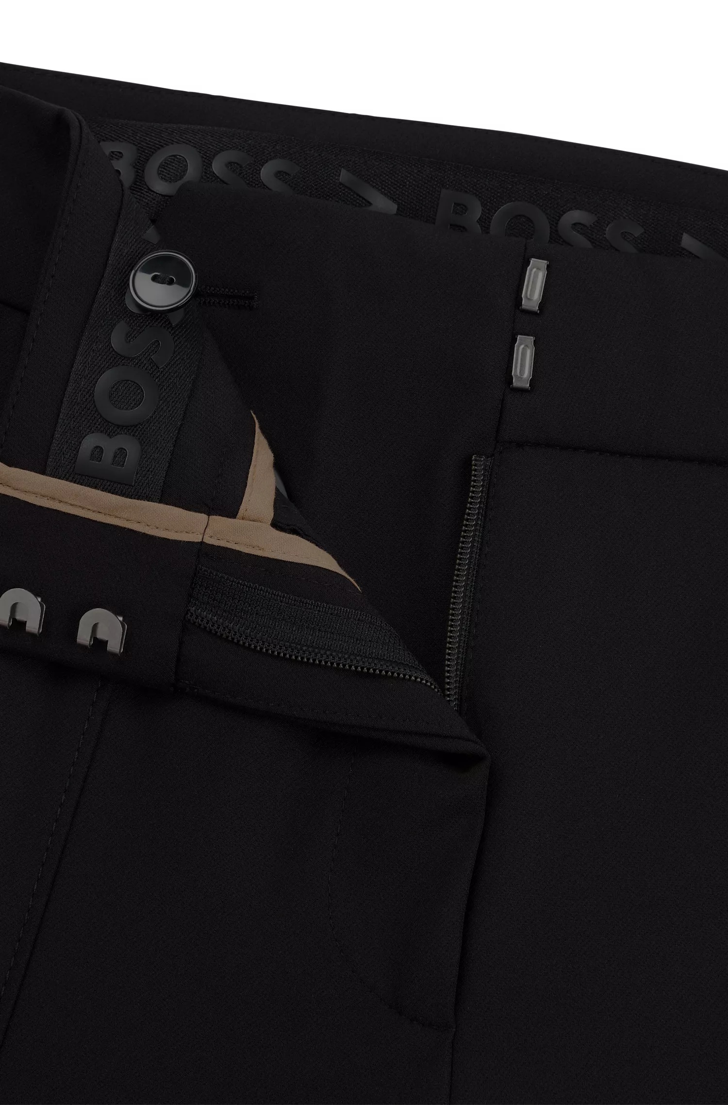 Calças BOSS pretas, extra slim fit, em tecido elástico de secagem rápida.