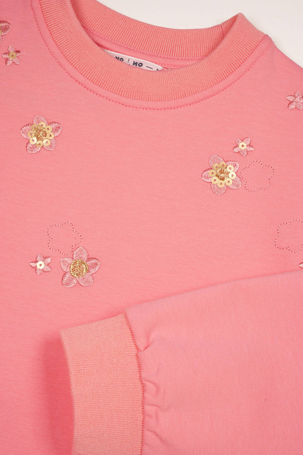 NONO sweater roze met pailletten