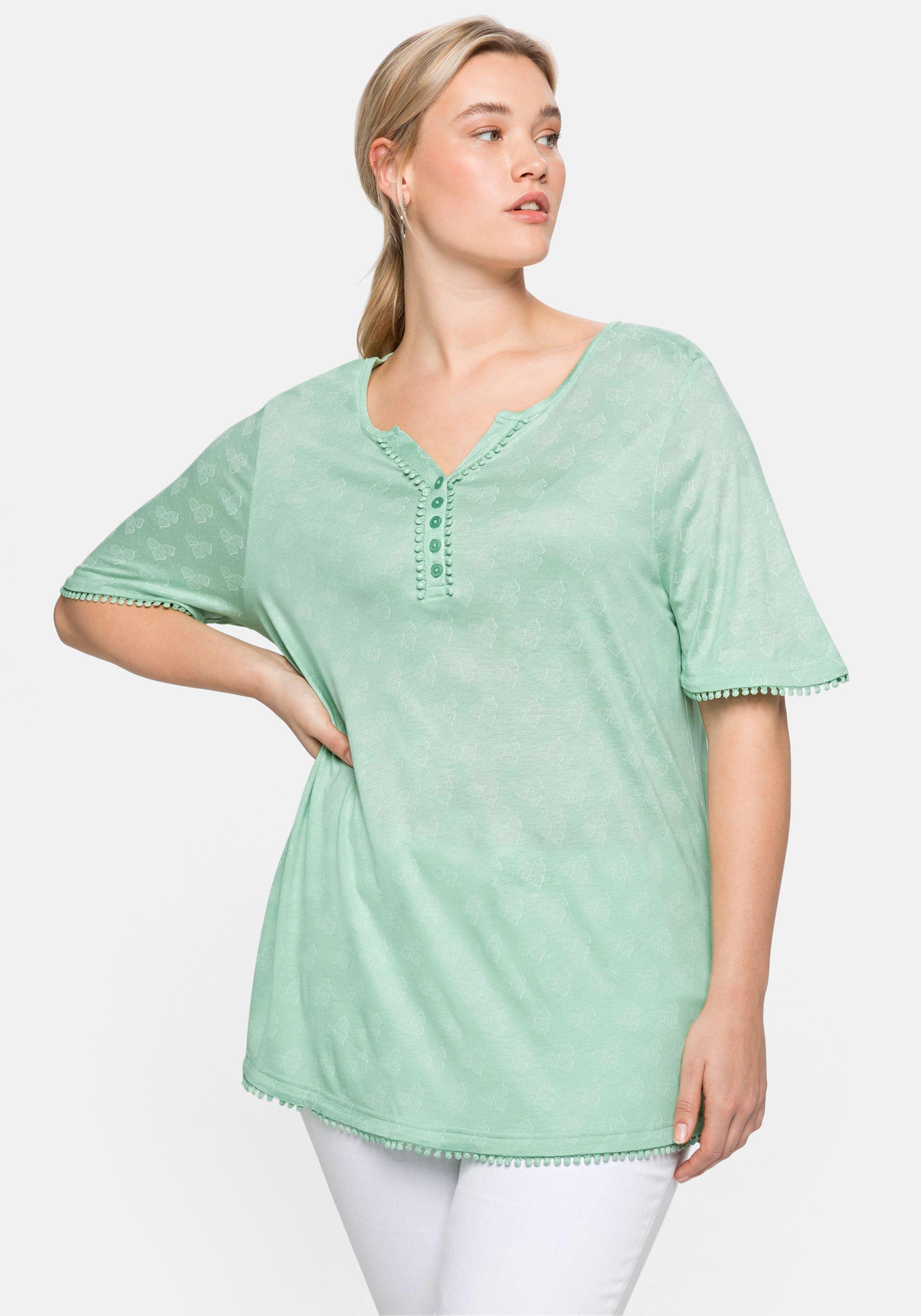 Shirt mit zartem Alloverdruck und Spitzenborte