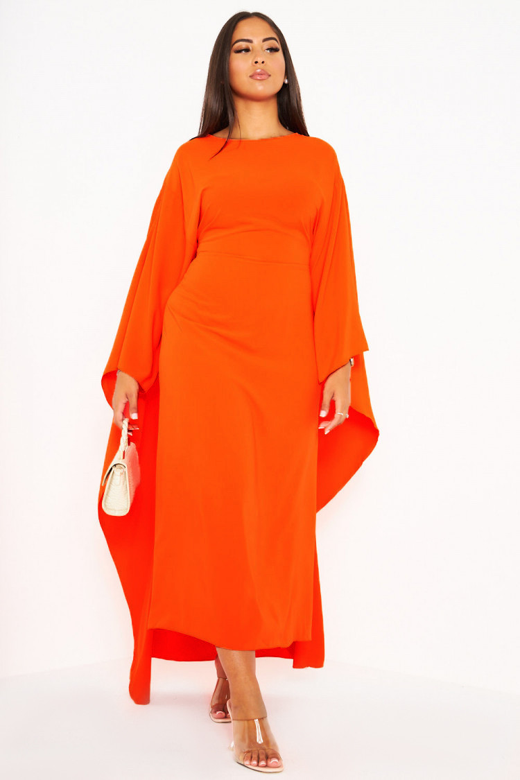 Robe orange ceinturée à empiècement cape