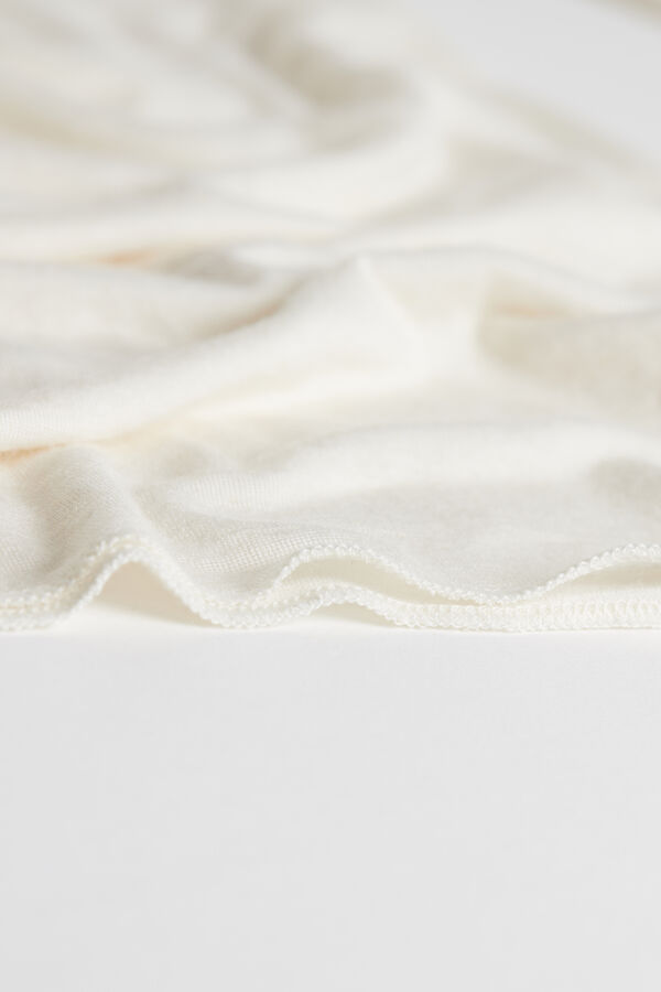 Camiseta de manga comprida ultraleve com decote canoa em cashmere modal