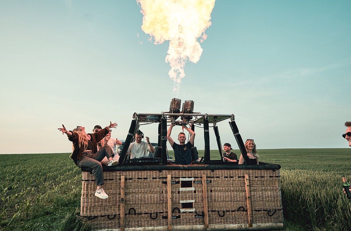 DJ im Ballon - Party auf 1000 Metern (9 Personen)