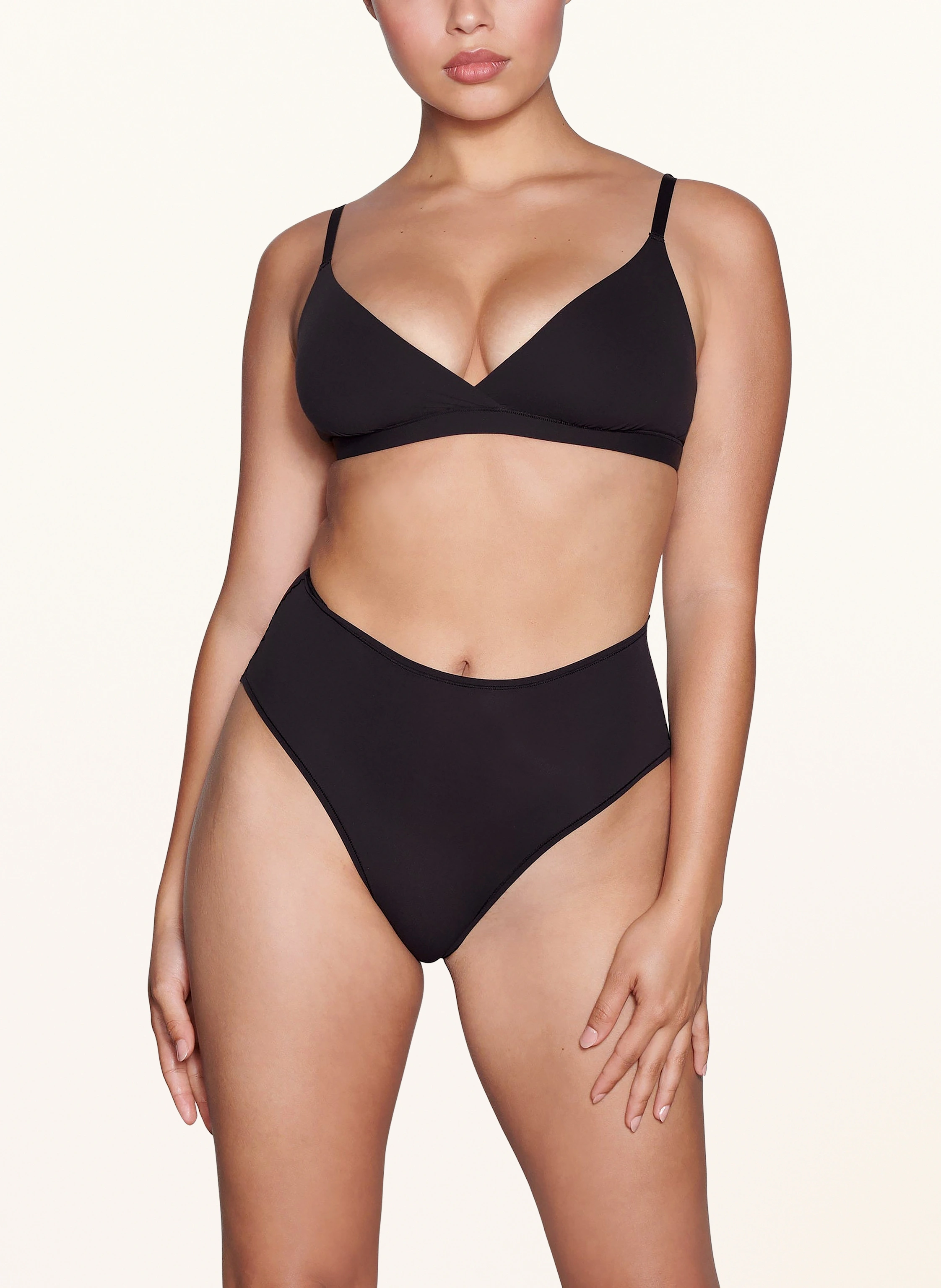 SKIMS Triangel-BH FITS EVERYBODY
