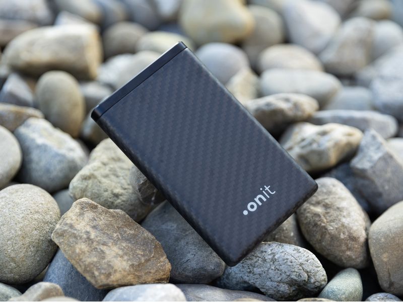onit Powerbank Carbon 10000 mAh PD Kompakte und robuste Powerbank für den Outdoor-Einsatz