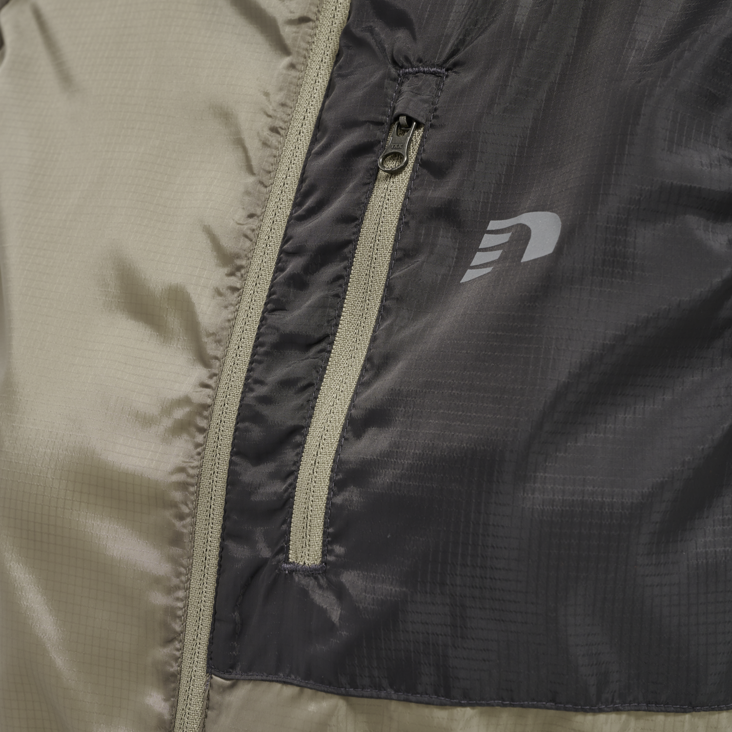 WOMEN PACKABLE TECH GILET