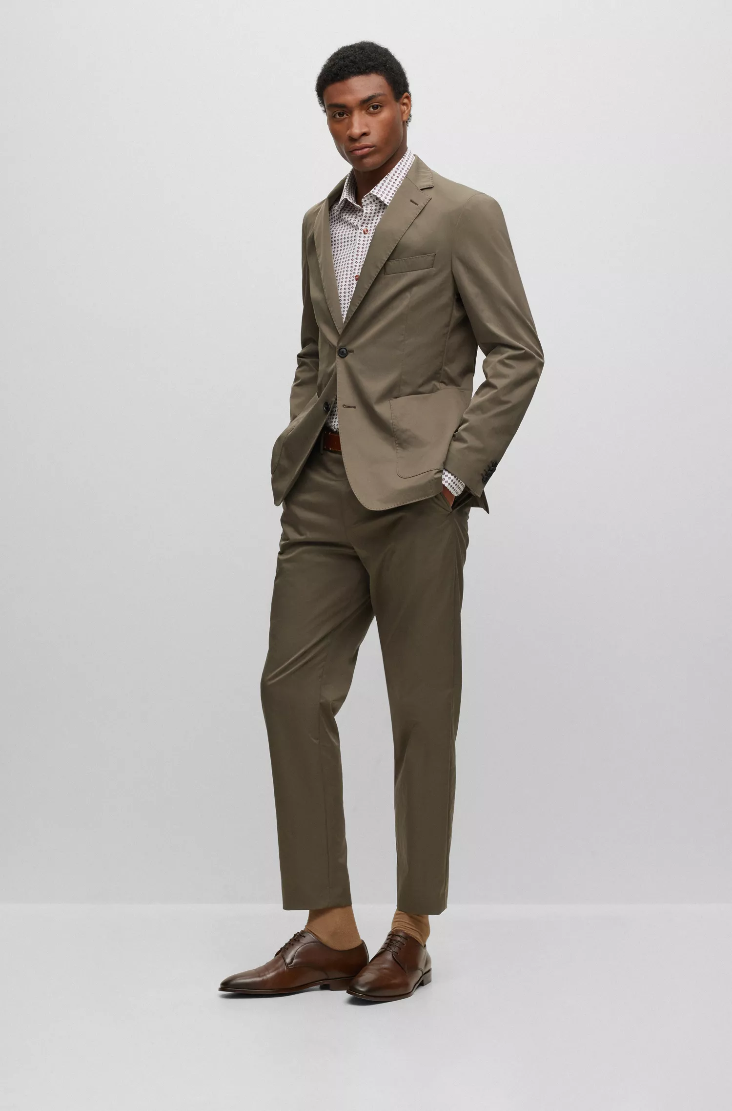 Camisa BOSS preta de corte slim em algodão elástico estampado.