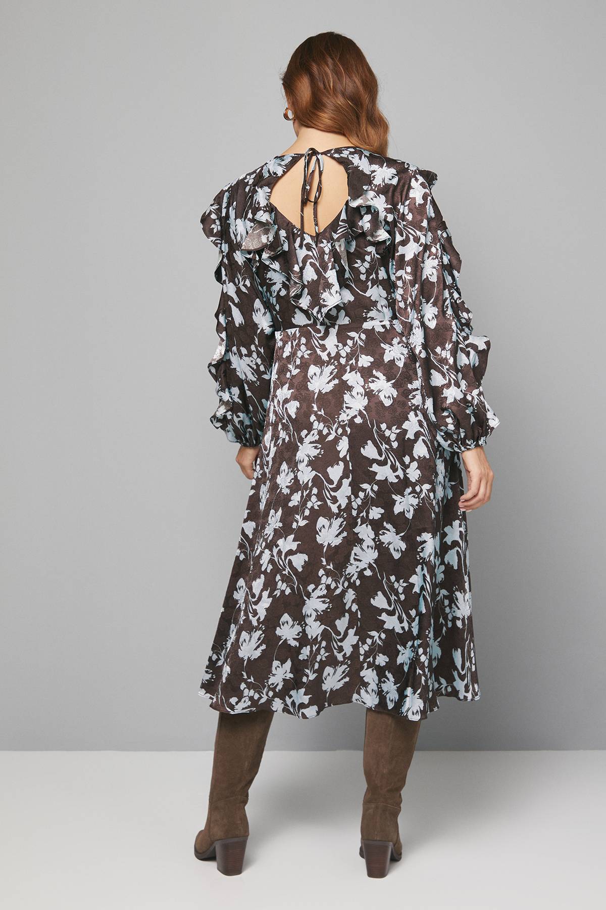 Wallis Robe Mi-longue à Volants en Jacquard Satiné Fleuri