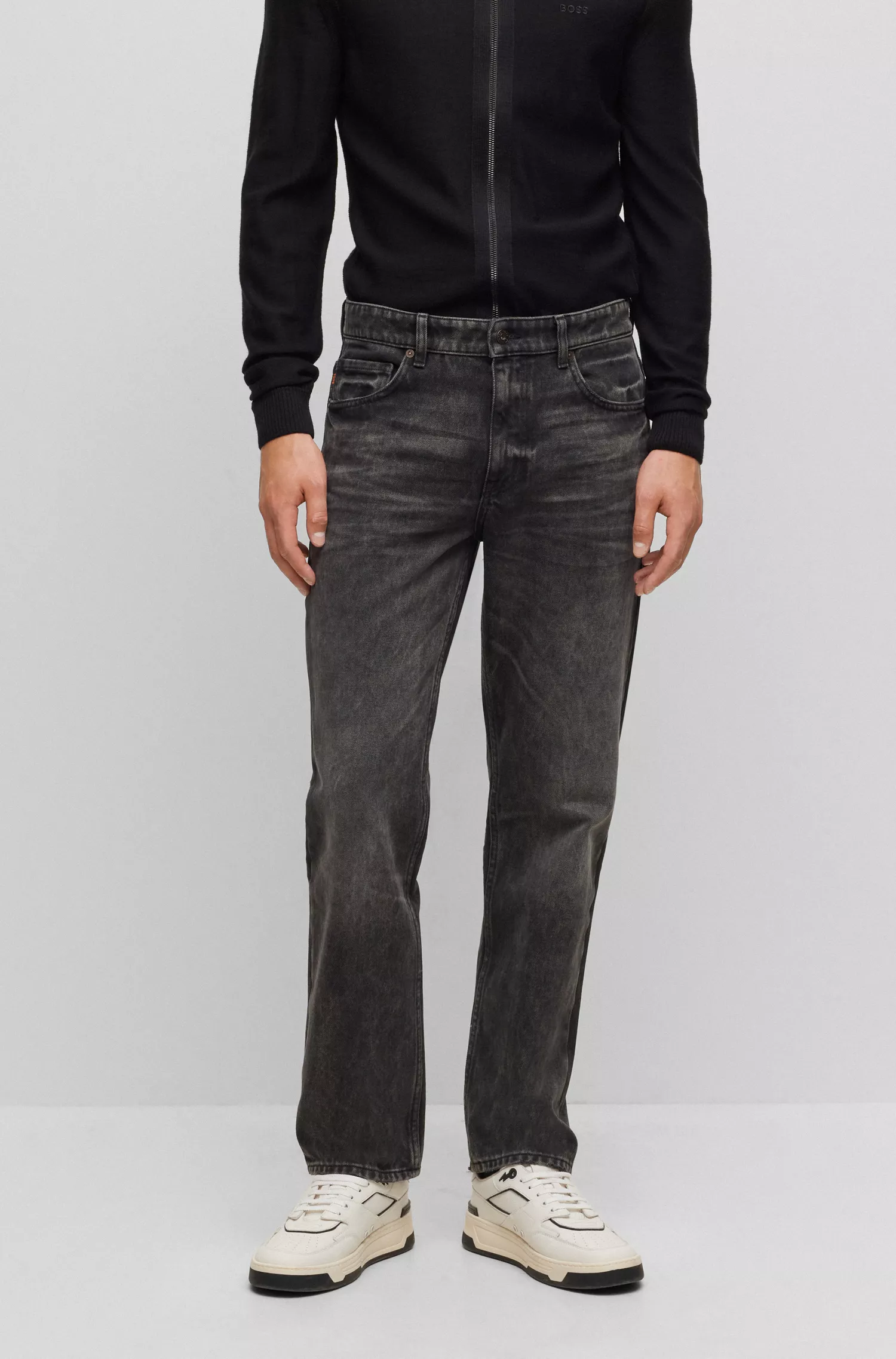 Calça jeans BOSS Orange de modelagem relaxada em denim rígido preto