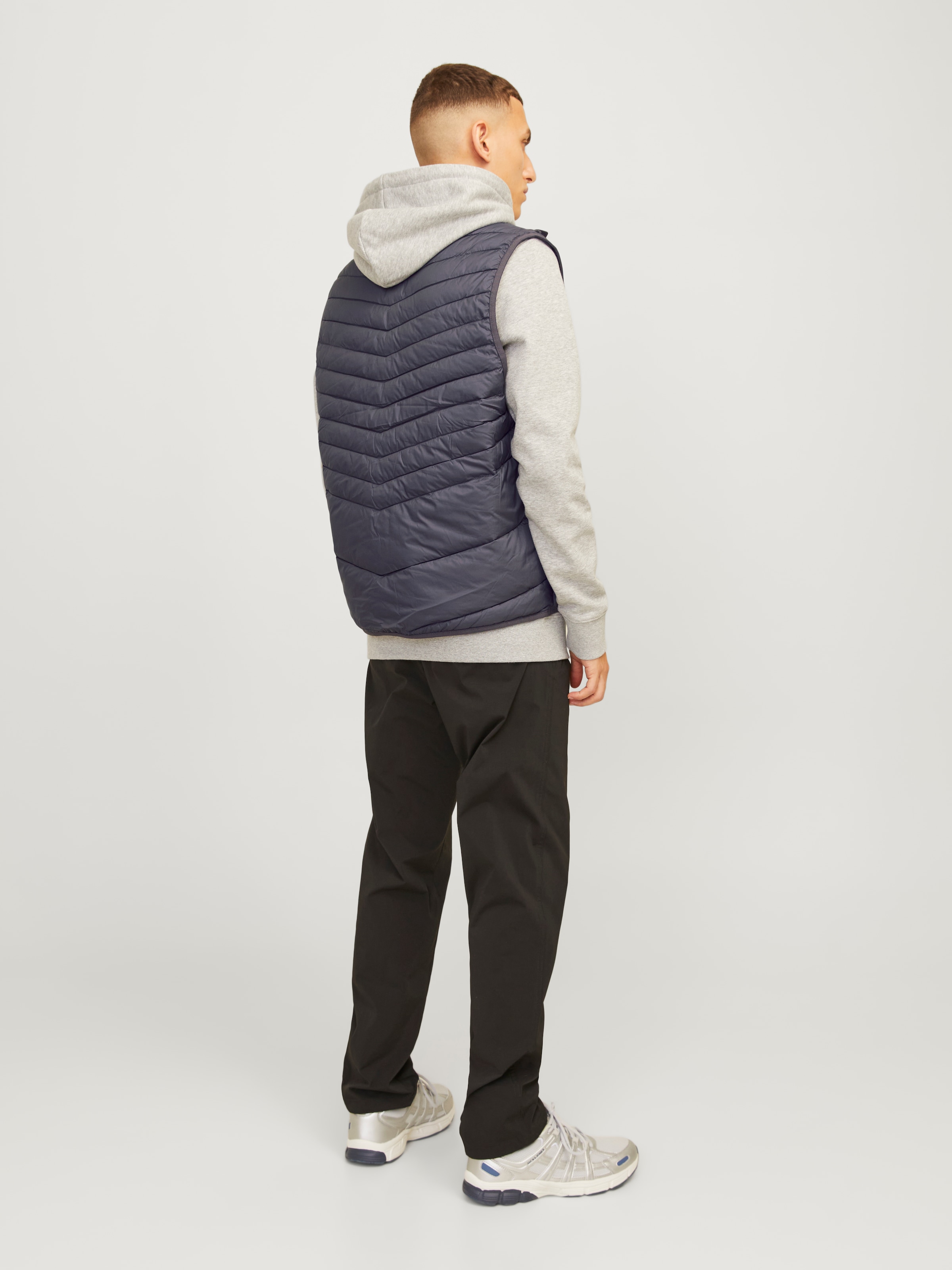 Jack & Jones Steppweste »JJESTATE  Praktische Weste mit Beutel, ideal für unterwegs«, unifarben, modisch, regular fit, Polyester