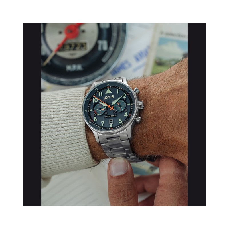 Montre homme quartz japonais AVI-8 - Bracelet acier - Date