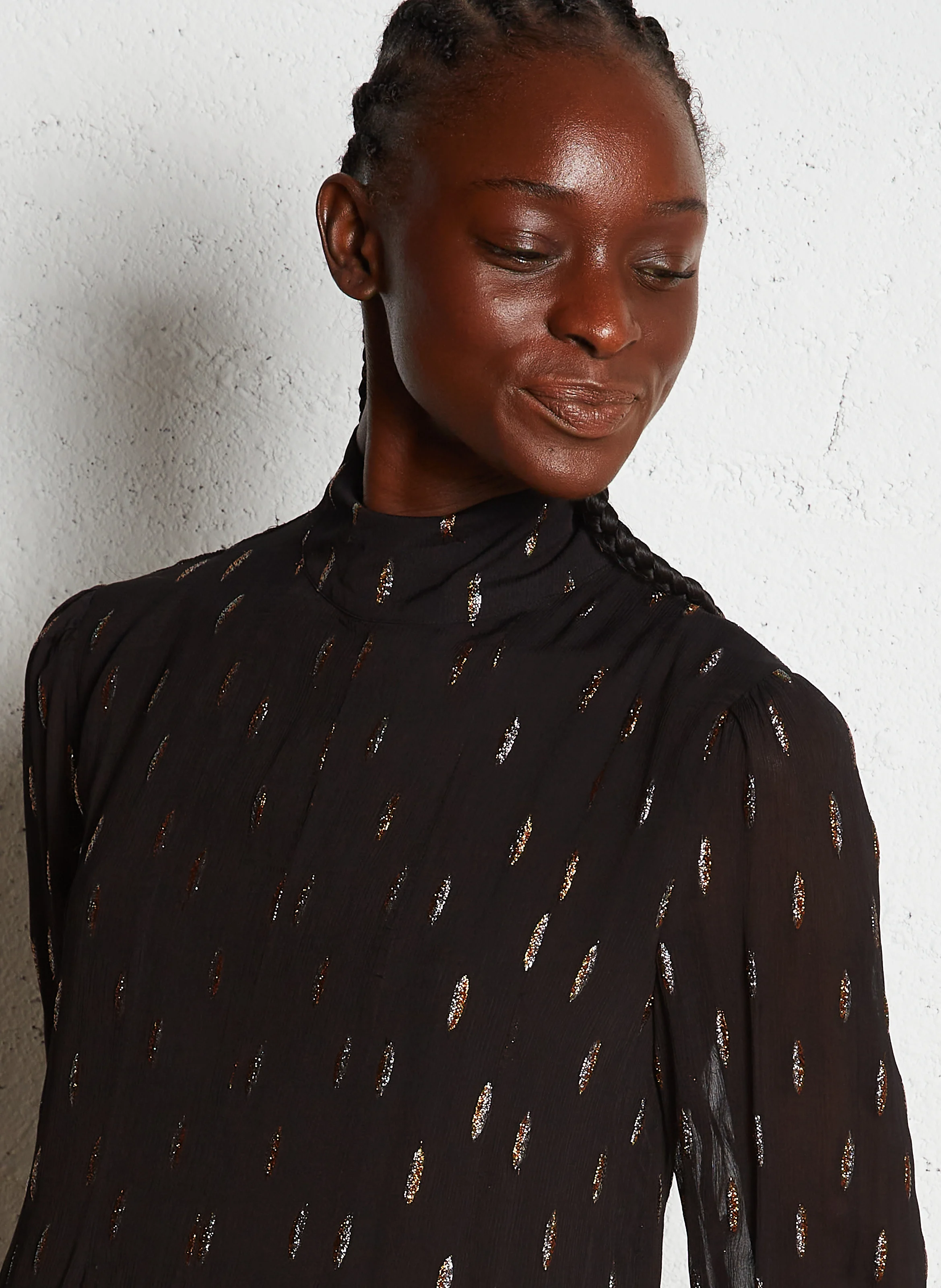 ROKIA - Robe courte évasée à col montant | Noir