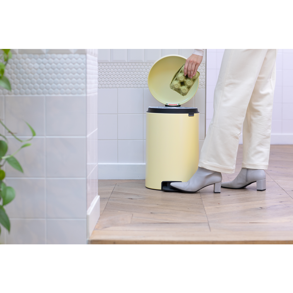 Brabantia NewIcon Pedaalemmer 20 L - Mellow Yellow